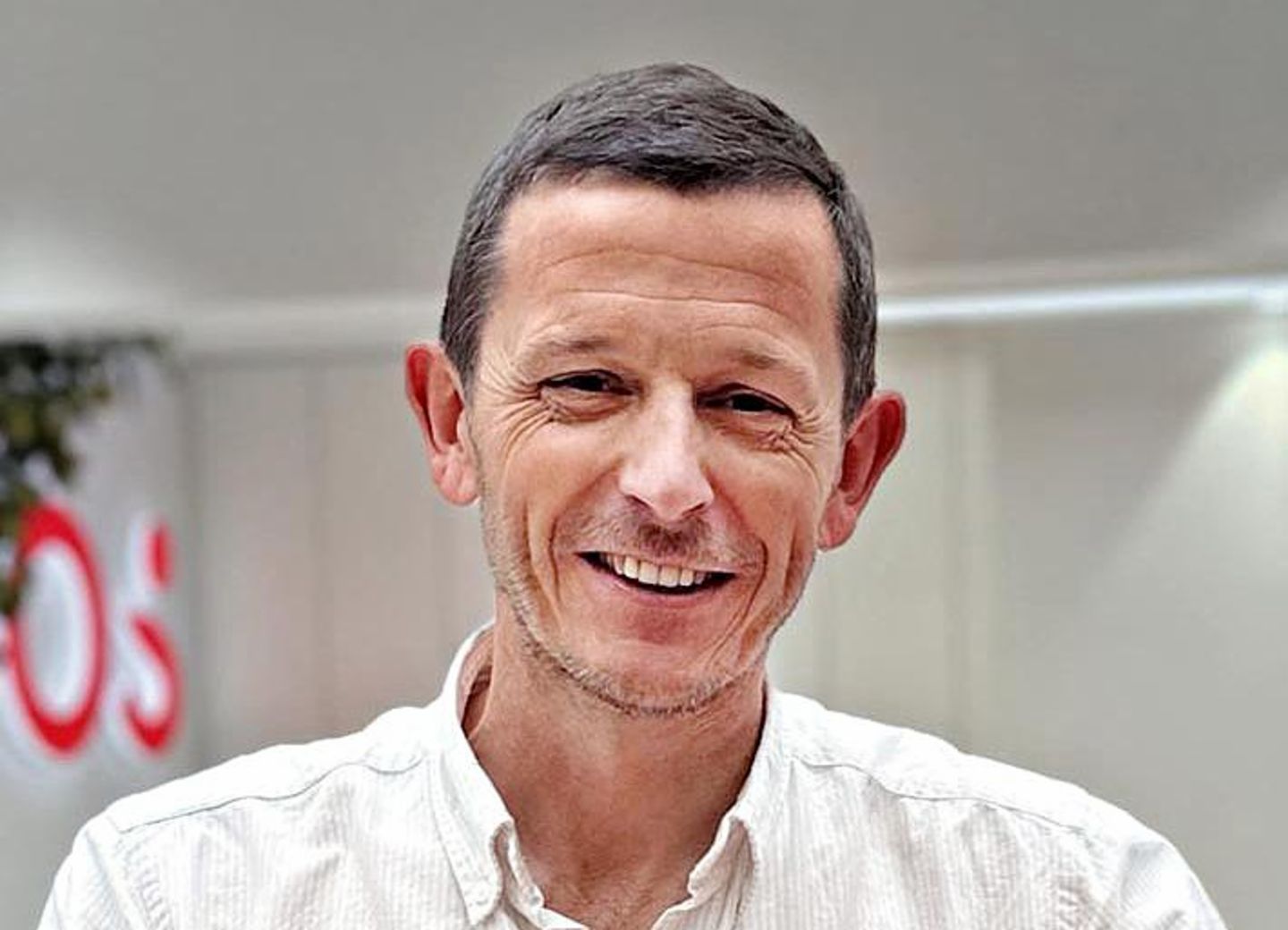 Et foto viser González Pedreira, Strategy Project Manager i EOS i Spanien.