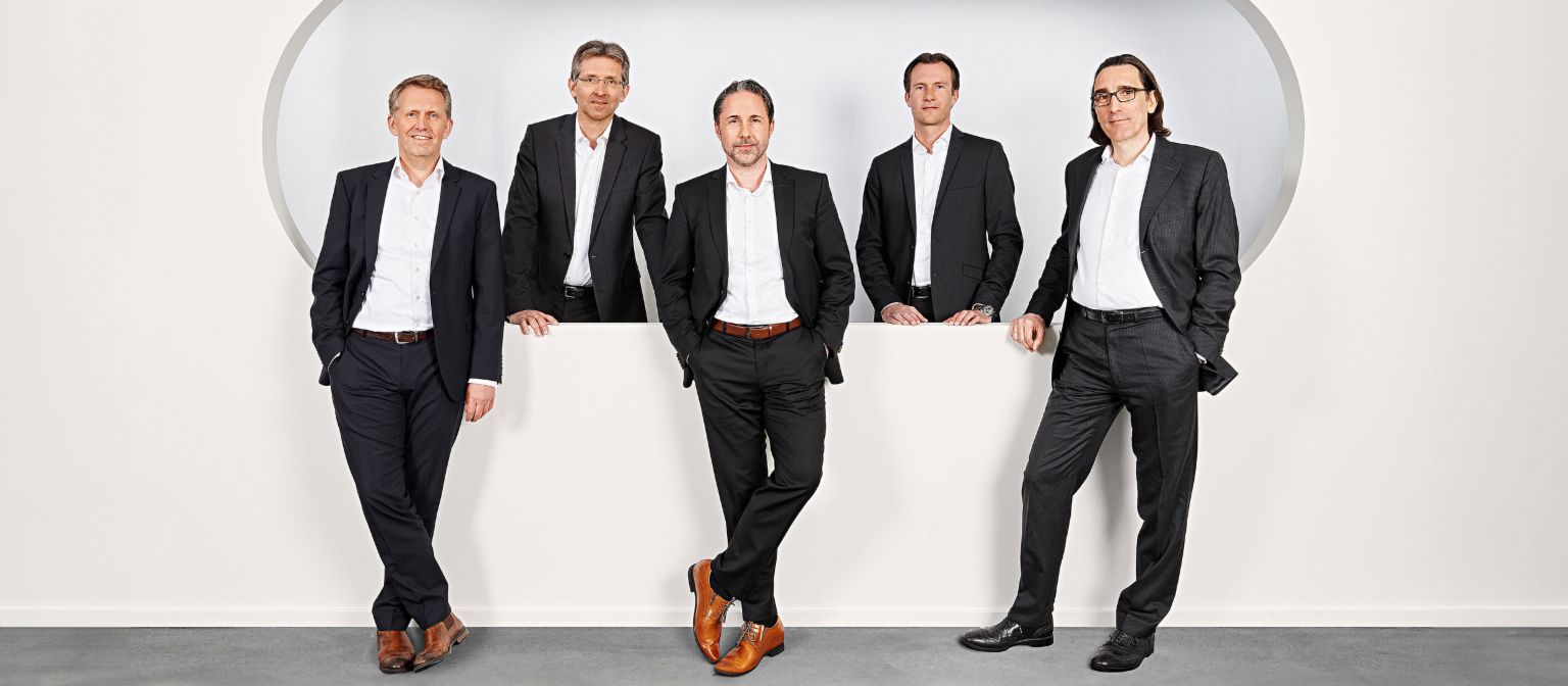 Et gruppebillede viser EOS' administrerende direktører (fra venstre mod højre) Andreas Kropp (Tyskland), Justus Hecking-Veltman (Økonomi), Marwin Ramcke (CEO), Carsten Tidow (Østeuropa) og Andreas Witzig (Vesteuropa).