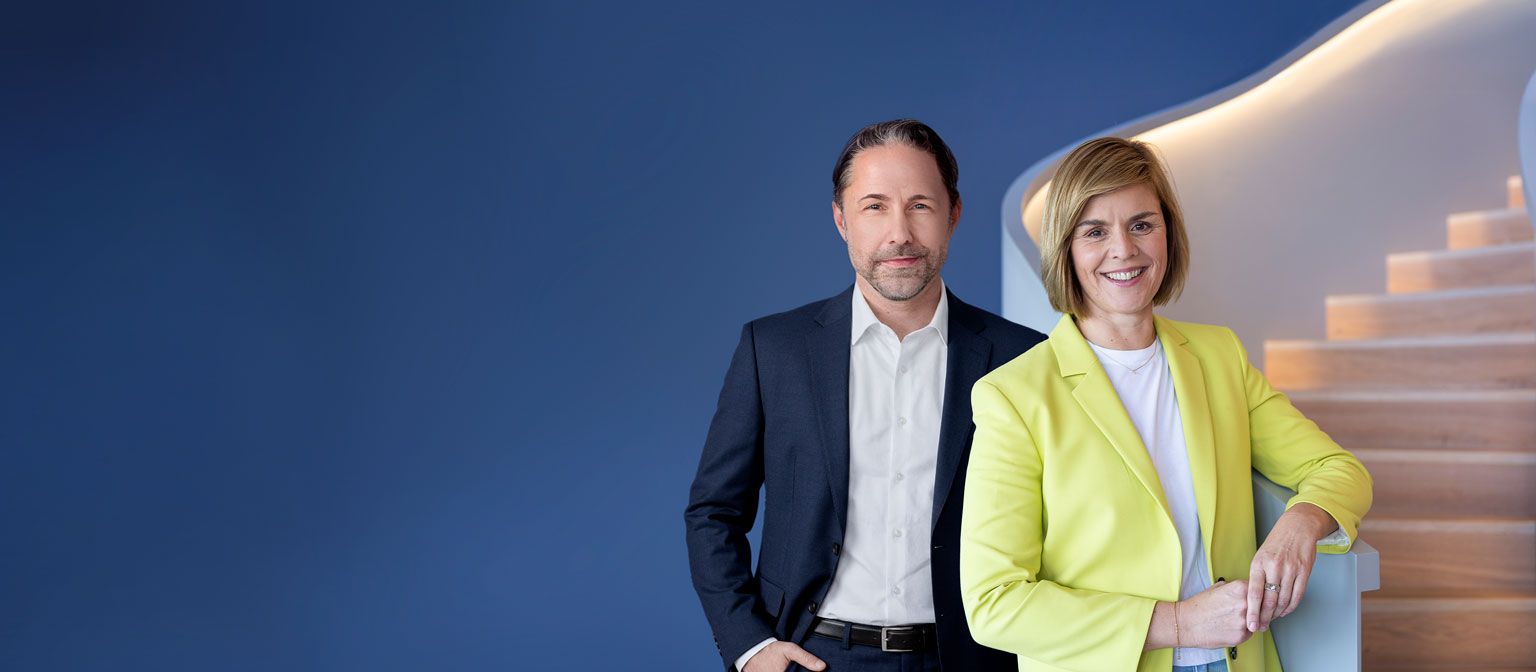 Billedet viser Marwin Ramcke, CEO for EOS Group, og Dr. Eva Griewel, CFO for EOS Group, sammen.