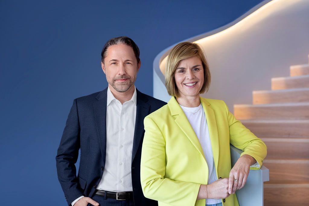 Billedet viser Marwin Ramcke, CEO for EOS Group, og Dr. Eva Griewel, CFO for EOS Group, sammen.