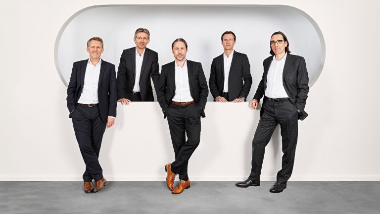 Et gruppebillede viser EOS' administrerende direktører (fra venstre mod højre) Andreas Kropp (Tyskland), Justus Hecking-Veltman (Økonomi), Marwin Ramcke (CEO), Carsten Tidow (Østeuropa) og Andreas Witzig (Vesteuropa).