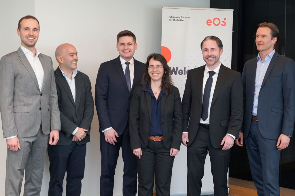 Repræsentanter fra IFC besøgte EOS i Hamborg for at fejre samarbejdet på det polske marked og bekræfte engagementet i bæredygtige investeringer (fra venstre mod højre: Borys Drajczyk, Chief Investment and Technology Officer hos EOS Poland, Marcos Gomez Sierra, Industry Specialist - Distressed Assets Investing hos IFC - International Finance Corporation, Dariusz Petynka, Managing Director EOS Poland, Ariane di Iorio, Global Head of Distressed Assets Investments hos IFC, Marwin Ramcke, CEO for EOS Group, Carsten Tidow, Managing Director for EOS Group, ansvarlig for regionen Østeuropa)